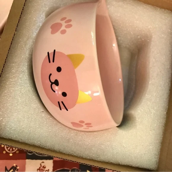 Sakuraco Wagasi Sakura dish with black Chasen and pink cat tea bowl NIB - Picture 3 of 13
